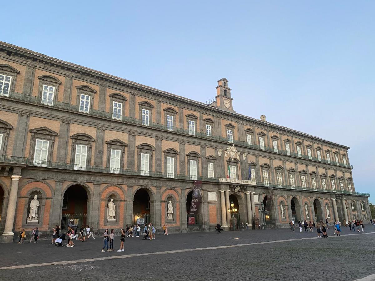 Casa Tiare, The Heart Of Piazza Plebiscito Lägenhet Neapel Exteriör bild